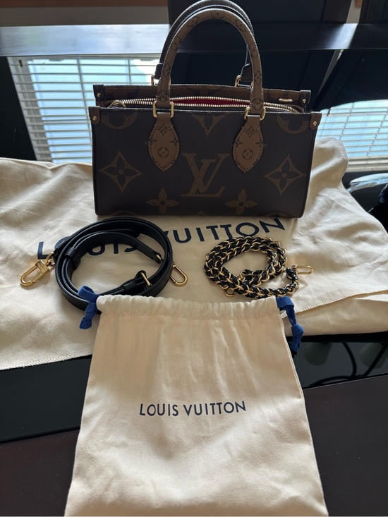 Louis Vuitton Handbags - On the go east west chain.